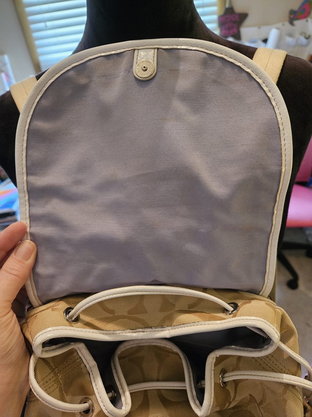 Y2K✨️Coach Tan Daisy Signature Canvas Backpack - Picture 4 of 16